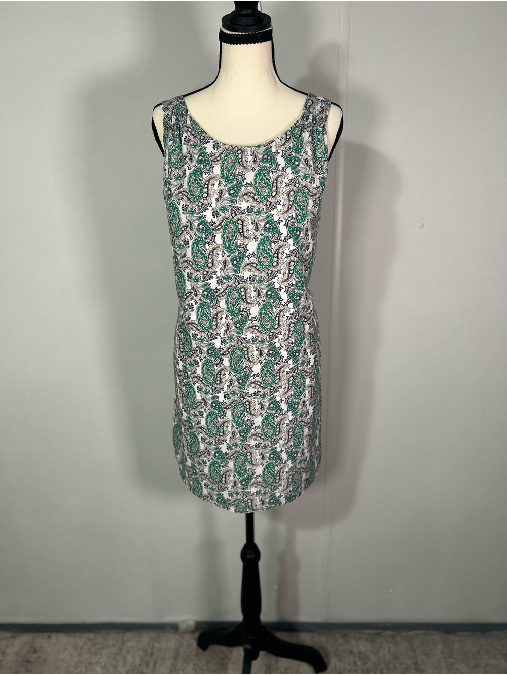 Dalia Paisley Scoop Neck Dress in Green, Navy and White
